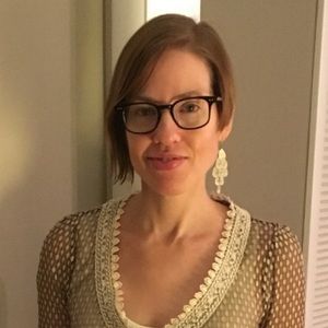 Meet your Posher, Larissa